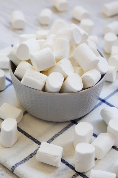 Marshmallows Brancos Doces Uma Tigela Cinza Vista Lateral Close — Fotografia de Stock