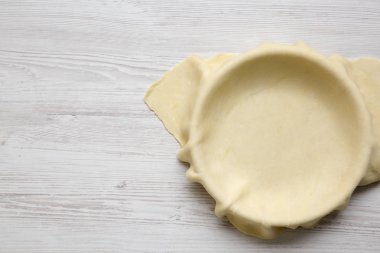 Çiğ hamur hazırlık elmalı turta, genel gider görmek için. Kopya alanı.