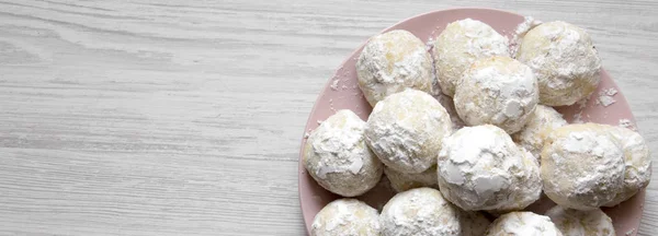 Galletas Boda Mexicanas Blancas Caseras Placa Rosa Sobre Superficie Madera — Foto de Stock