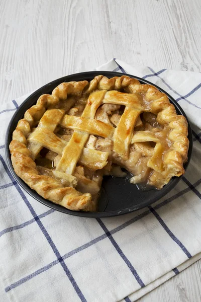 Tarta Manzana Casera Sobre Fondo Madera Blanca Vista Ángulo Bajo — Foto de Stock