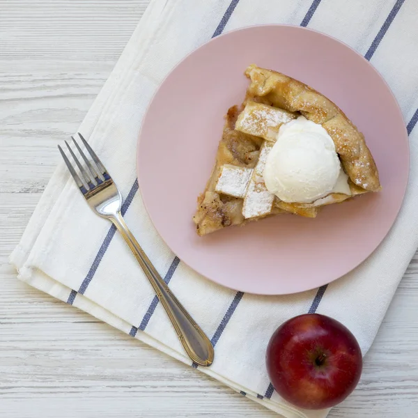 Rebanada Pastel Manzana Horneado Casa Con Helado Plato Rosa Vista — Foto de Stock