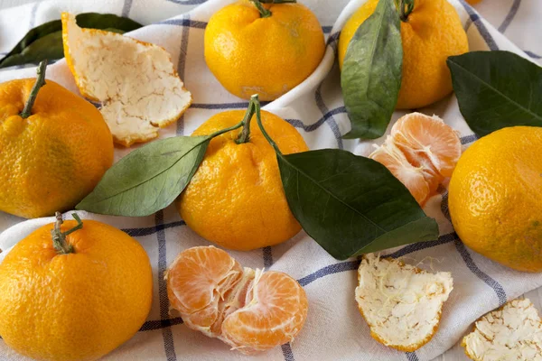 Fresh Ripe Tangerines Cloth Side View Closeup — Stock Photo, Image