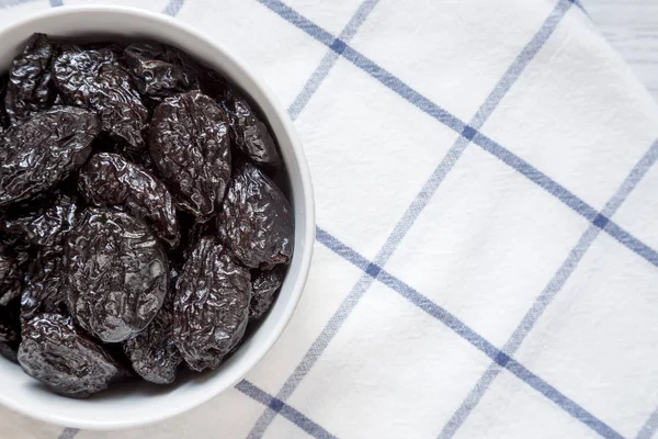 Kuru Erik, üstten görünüm tam kase. Yukarıdan, ek yük düz yatıyordu. Kopya alanı.