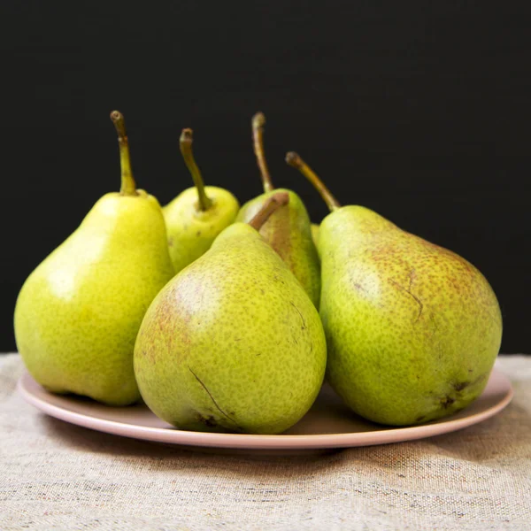 Lekkere Verse Peren Roze Plaat Zijaanzicht Closeup — Stockfoto