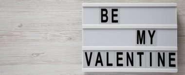 'Bir beyaz ahşap arka plan üzerinde benim sevgilim olmak' metin ile modern yönetim kurulu. Sevgililer günü 14 Şubat.