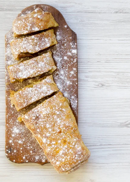 Strudel Apple Pie Rustic Wooden Board Overhead Top View — Stock Photo, Image