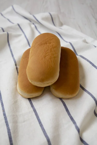 热狗面包上的条纹布 低角度的看法 — 图库照片