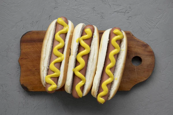 Homemade Hotdogs Yellow Mustard Rustic Wooden Board Gray Surface Top — Stock Photo, Image