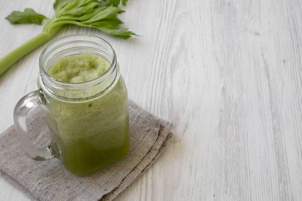 Smoothie Céleri Vert Dans Bocal Verre Sur Une Surface Bois — Photo