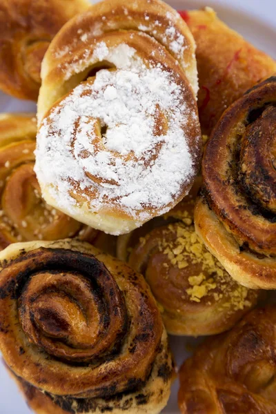 Fresh Bakery White Plate Overhead View Flat Lay Top View — Stock Photo, Image