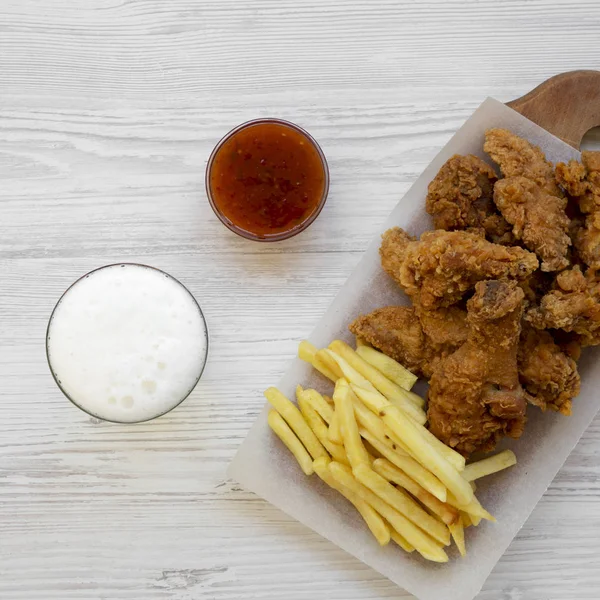 Chutné Fastfood Smažené Kuřecí Paličky Pikantní Křídla Hranolky Kuřecí Prsty — Stock fotografie