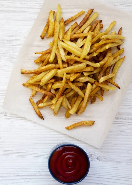 Pommes Mit Ketchup Auf Weißem Holzhintergrund Draufsicht Flach Über Kopf — Stockfoto