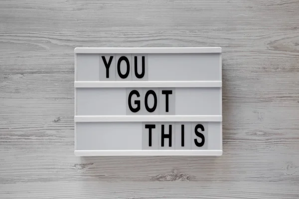 Metin ile modern yönetim kurulu 'kontrolün altında'. İş kavramı. Overhea