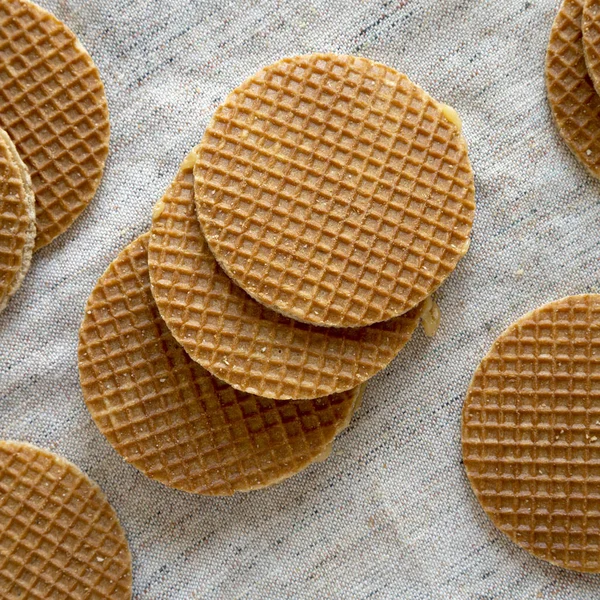 Édes házi készítésű holland stroopwafels mézes-karamell töltelék — Stock Fotó