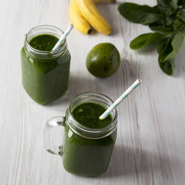 Tasty green smoothie with spinach, avocado and banana in glass j — Stock Photo, Image
