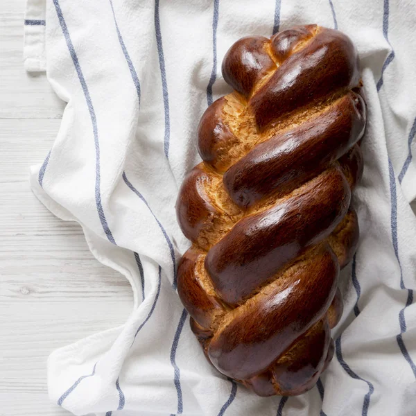 Widok z góry, domowy żydowski chleb challah. Z góry, narzut, f — Zdjęcie stockowe