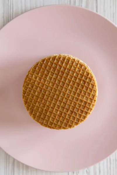 Stapel hausgemachte holländische Stroopwafel mit Honig-Karamell-Füllung — Stockfoto