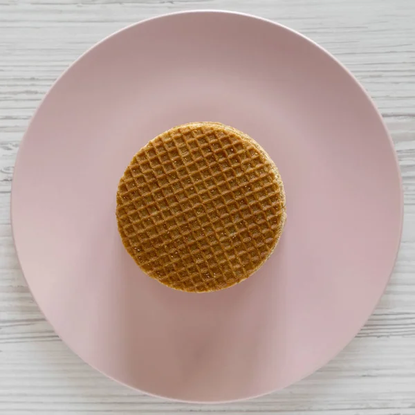 Bal karamel dolum ile ev yapımı Hollandalı stroopwafels yığını — Stok fotoğraf