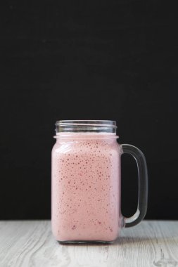 Mason cam kavanoz kupa çilek muz yüzlü, yan ile dolu