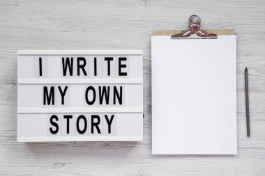 ' Ben boş bir lightbox, Pano üzerinde kendi hikaye ' kelimeleri yazmak