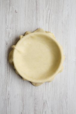 Hazırlık elmalı turta için çiğ hamur, üst görünümü. Closeup.