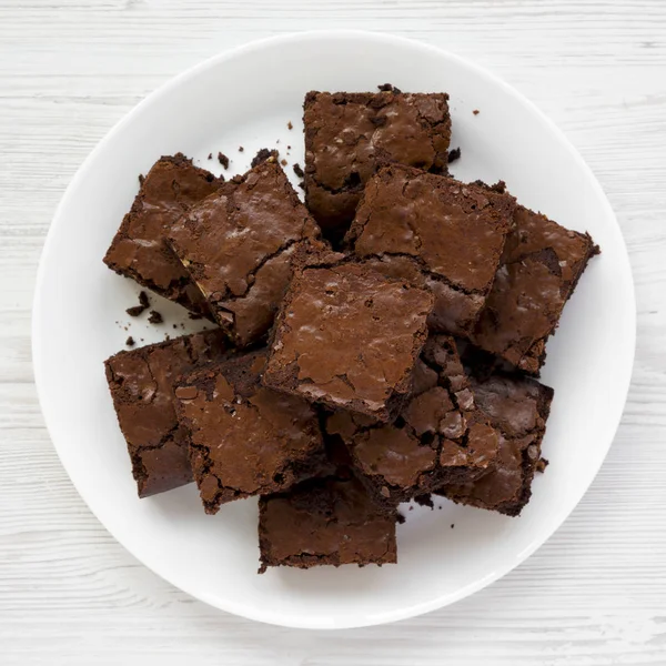 Top view, homemade chocolate brownies on a white plate on a whit — Stock Photo, Image