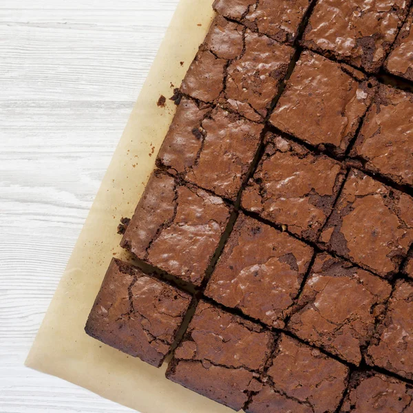 Homemade chocolate brownies on a baking sheet, top view. Overhea — Stock Photo, Image
