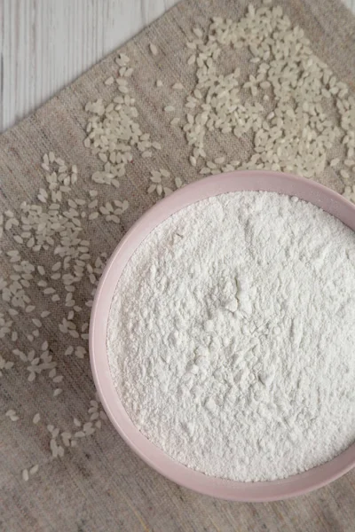 Gluten free rice flour in a pink bowl, overhead view. Flat lay, — Stock Photo, Image