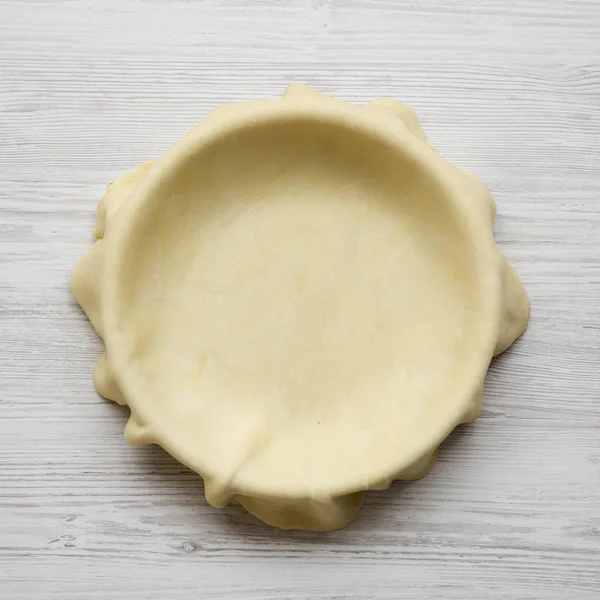 Hazırlık elmalı turta için ham hamur, havai görünüm. Düz yatıyordu,