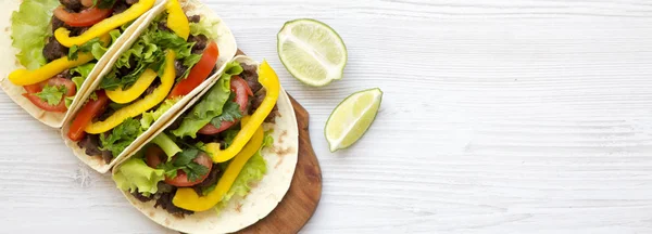 Beef tacos with salad and pepper on a white wooden backgrund, to — Stock Photo, Image