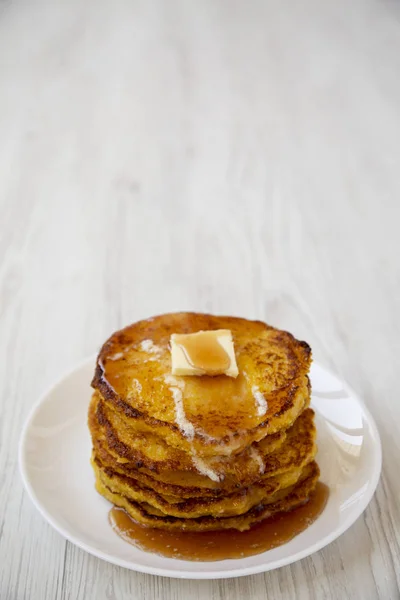 Homemade corn meal Johnny cakes  on a white plate on a white woo — Stock Photo, Image