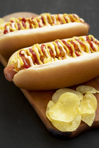 Homemade colombian hot dog with chips, yellow mustard, mayo ketc — Φωτογραφία Αρχείου