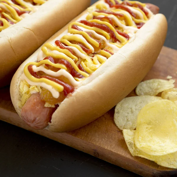 Homemade colombian hot dogs, side view. Close-up. — Φωτογραφία Αρχείου