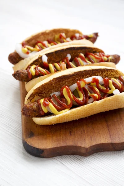 Homemade hot dogs with chicken sausage, ketchup and mustard on a — Stock Photo, Image
