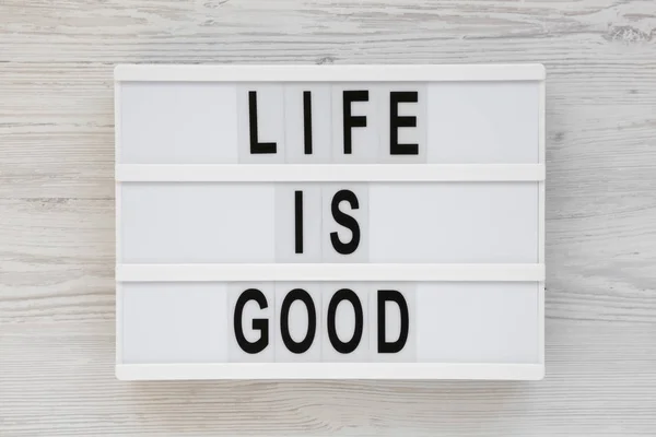 'Life is good' words on a lightbox on a white wooden surface, to — ストック写真