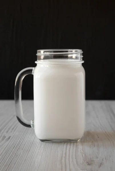 Mleko Kokosowe Szklanym Słoiku Widok Boku — Zdjęcie stockowe
