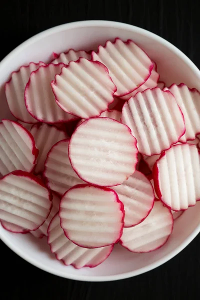 Fresh Radish Chips Slices White Bowl Black Background Overhead View — Stock Photo, Image