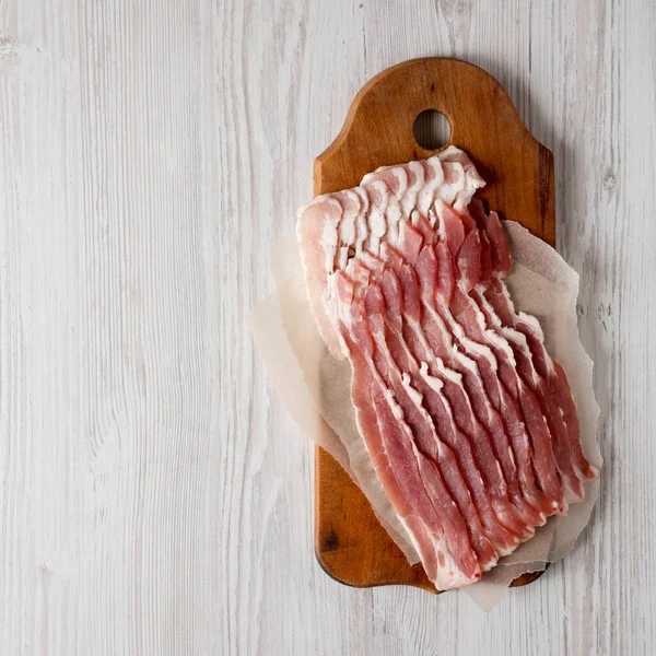 Bacon Brut Non Cuit Sur Une Planche Bois Rustique Sur — Photo