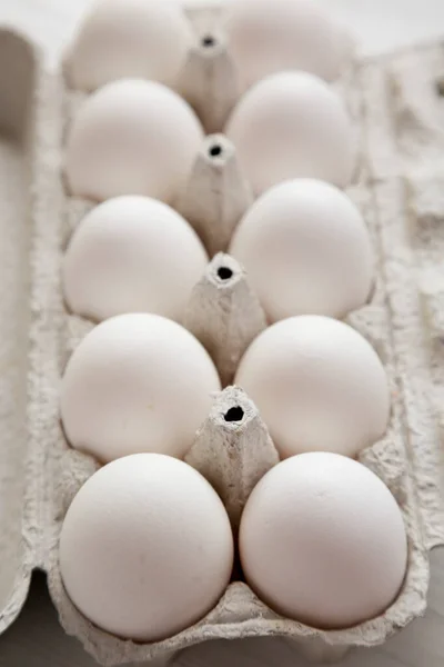 Biologische Witte Eieren Niet Gekookt Een Papieren Doos Een Witte — Stockfoto