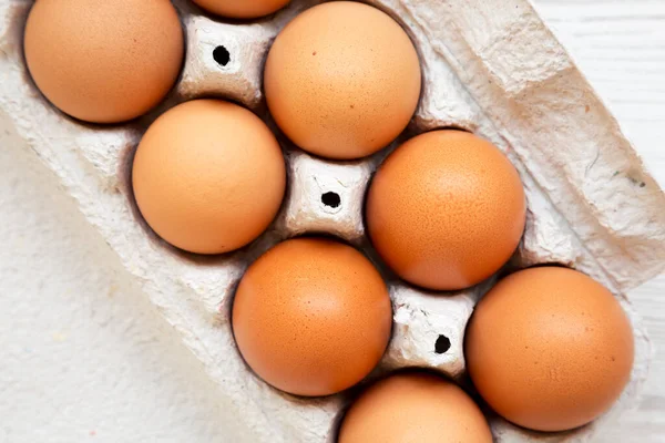 Rauwe Bruine Eieren Een Papieren Doos Bovenaanzicht Vlakke Lay Bovenaanzicht — Stockfoto