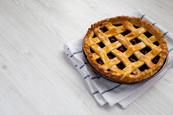 Tarte Aux Cerises Maison Délicieuse Sur Une Table Bois Blanc — Photo