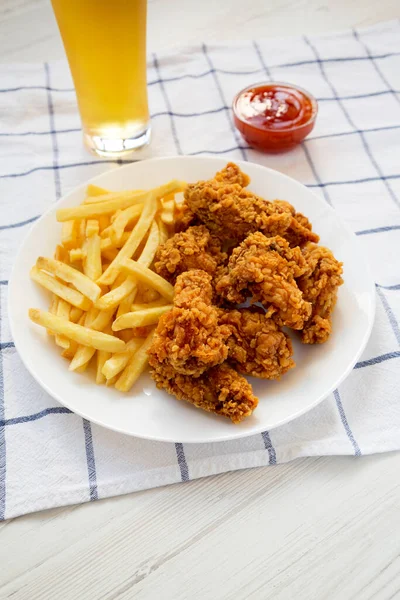 Hemlagad Krispig Kyckling Vingar Och Pommes Frites Med Sura Söta — Stockfoto