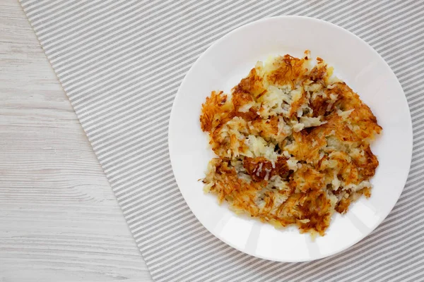 Hashbrowns Fritos Caseros Plato Blanco Vista Superior Copiar Espacio — Foto de Stock