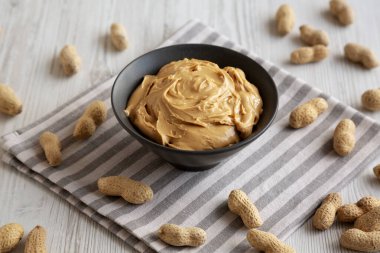 Organik Kremalı Fıstık Ezmesi Kasede, yan görünüm.