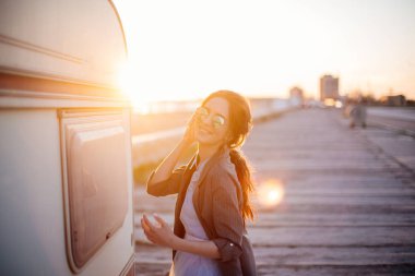 güneş gözlüğü güzel kız.