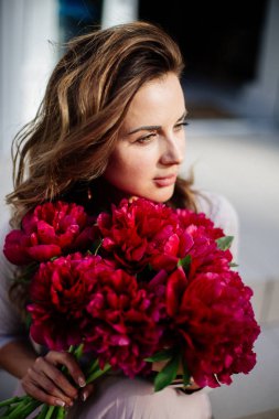 Elinde peonies buket