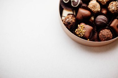 Bir kutu çikolata şekeri.