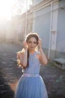 mavi elbiseli gelin.