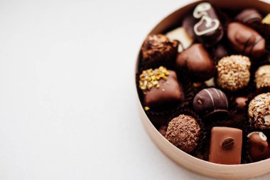 Bir kutu çikolata şekeri.