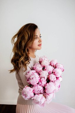 Elinde peonies buket